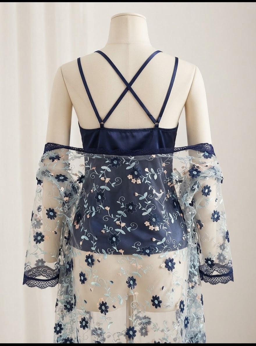 Ensemble Nuisette Satin & Kimono Dentelle Fleurie – 2 Pièces